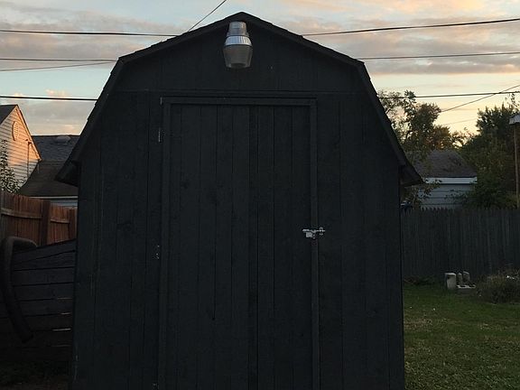SHED IN BACKYARD