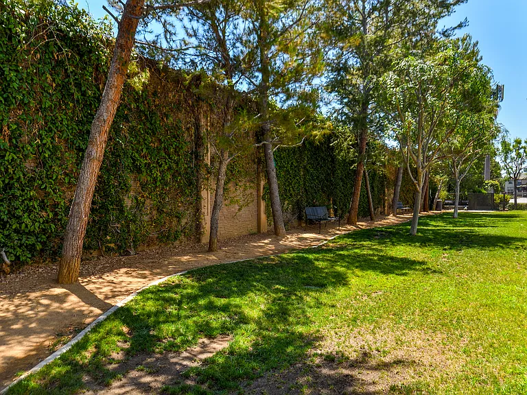 526 S Melrose St — Photo 28