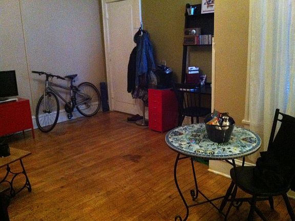 Living Room Pic 4
