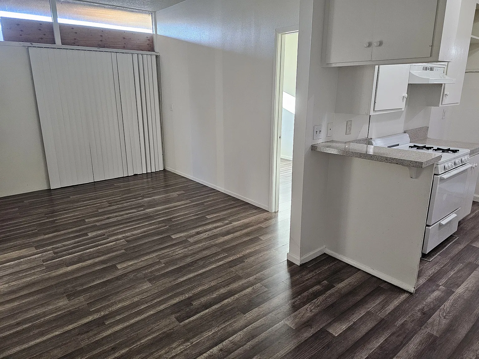 3 bed, 900 sqft, $2,095 — Photo 2
