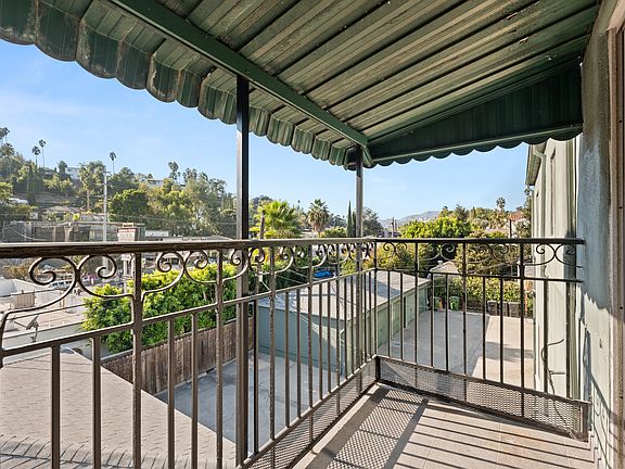 4th image of 2614 1/2 Locksley Pl