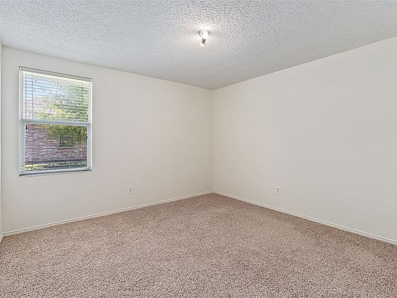 3rd image of 2900 Montague Trl
