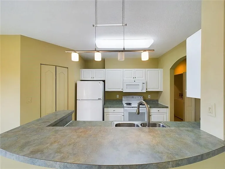 5020 Fairways Cir #J205 — Photo 12