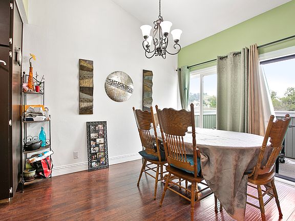 5th image of 27069 Crossglade Ave Unit 5