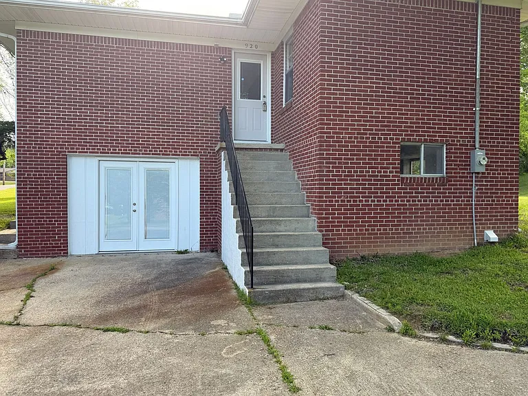 920 Eisenhower Dr — Photo 19