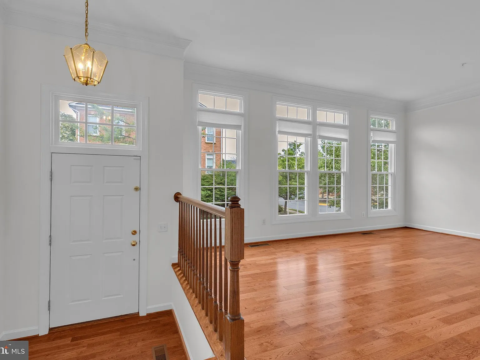 5 bed, 3.5 bath, 2248 sqft, $4,500 — Photo 4
