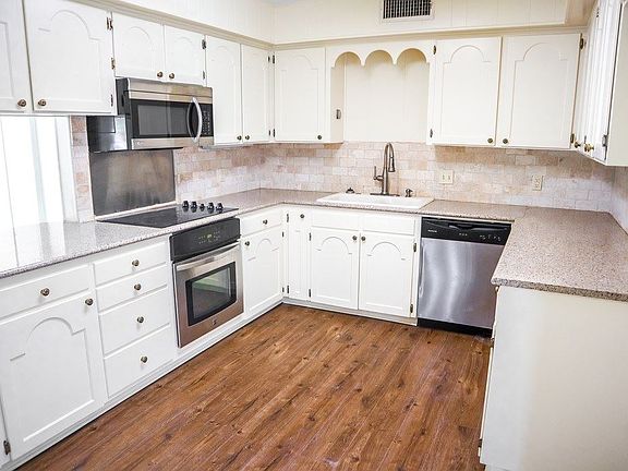 5th image of 2404 Lindenwood Dr