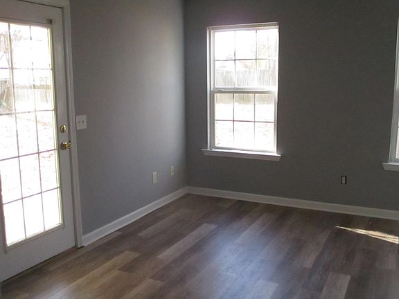 4th image of 829 Hammersmith Dr