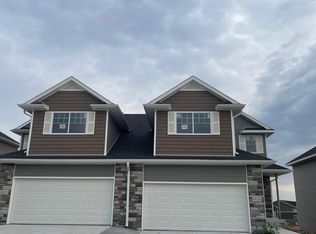 9028 Peregrine Rd, Lincoln, NE 68505