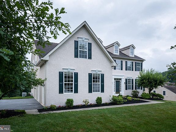3rd image of 343 Sterling Ln