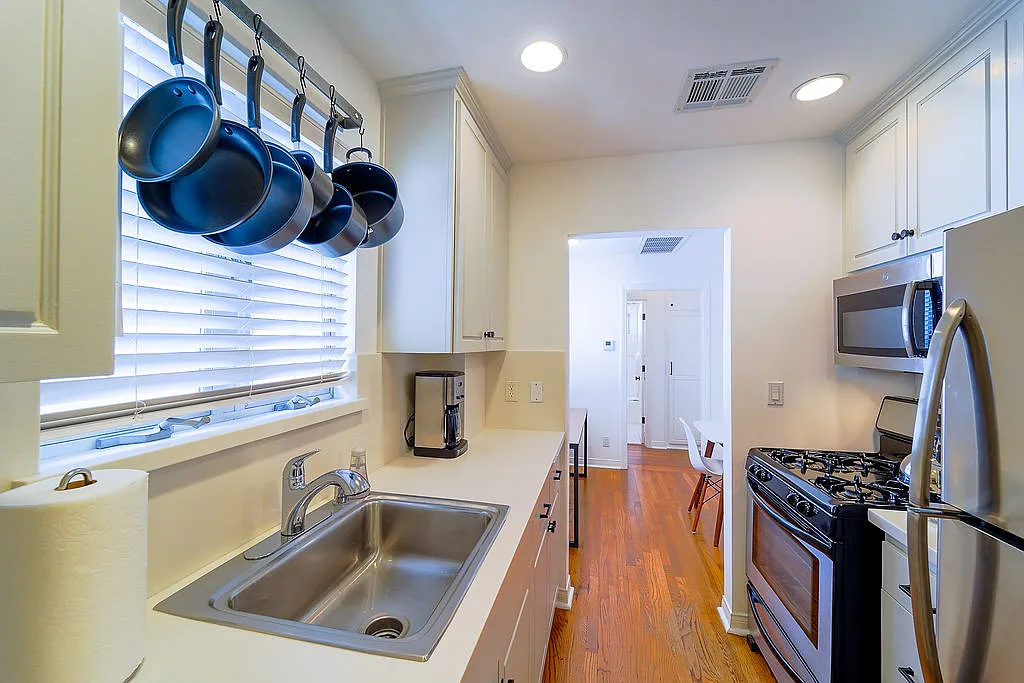 Studio, 361 sqft, $3,550 — Photo 3