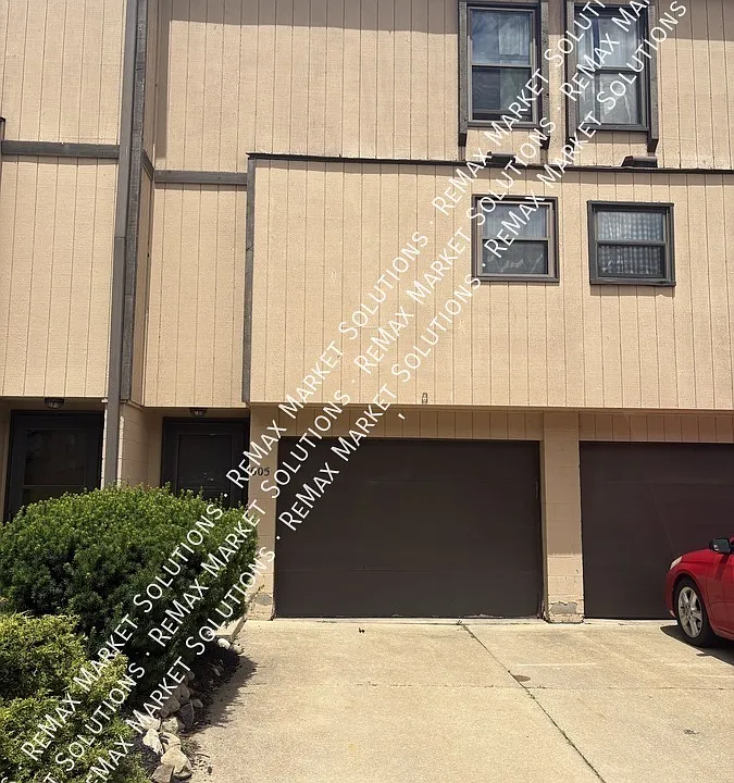 605 Center Ave