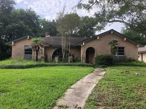 4903 Blue Water Ln, Dickinson, TX 77539