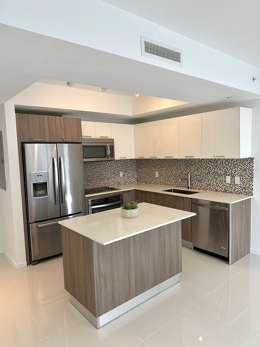 Building Photo - 5252 NW 85th Ave #1