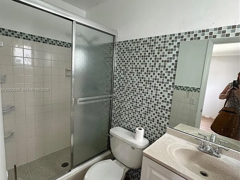 2415 Lincoln St #307 — Photo 5