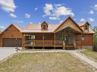 2623 Cloud View Dr, Sevierville, TN 37862