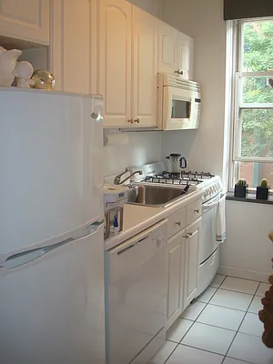 Rented by Metropolitan Equities | media 21