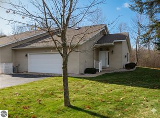326 Woodside Cir #33, Cadillac, MI 49601