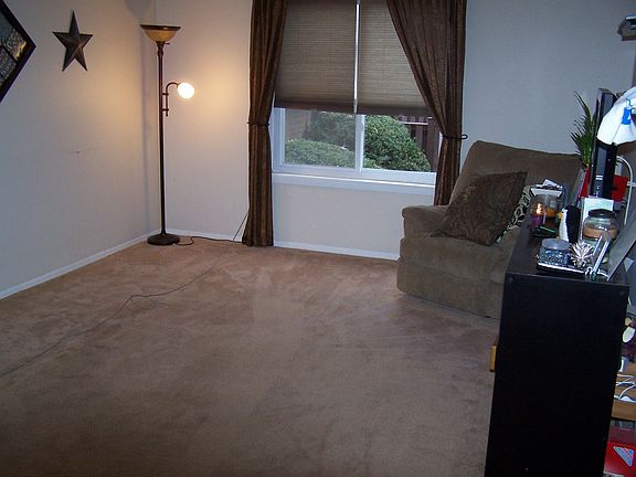 4th image of 90 Glen Hollow Dr
