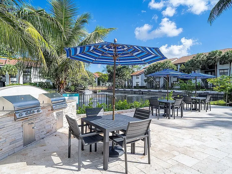 Sherwood on the Park Florida Apartments
