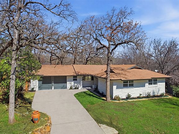 2nd image of 608 W Redbud Dr