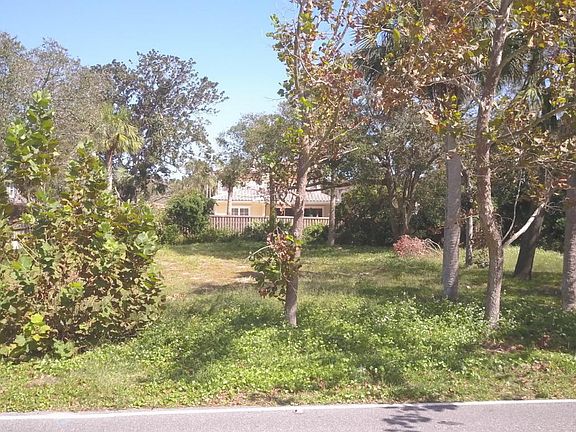 5th image of 1475 E Coast Dr