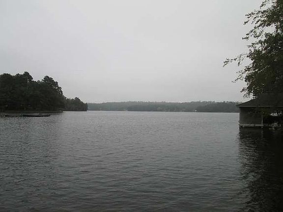 4th image of 404 River Oak Way