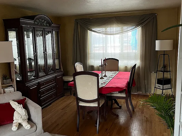 1308 Chaplin St — Photo 14