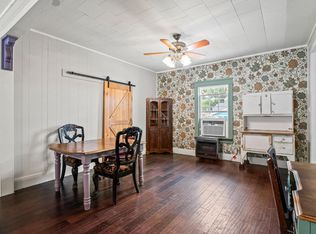 215 E 11th St, Bonham, TX 75418