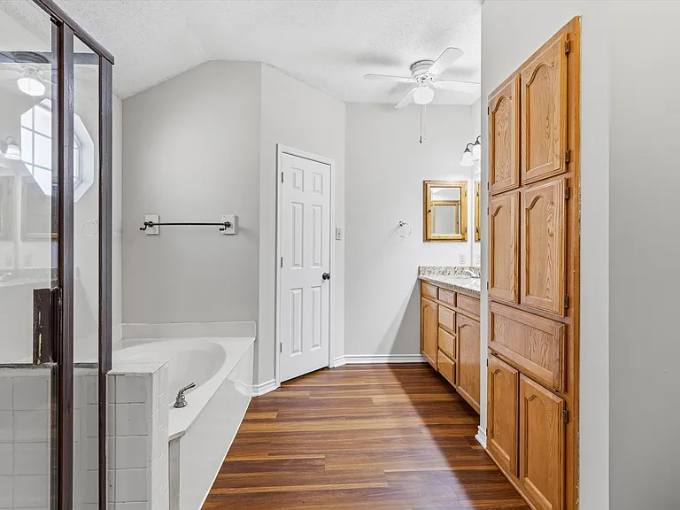 5106 Lee Hutson Ln — Photo 10
