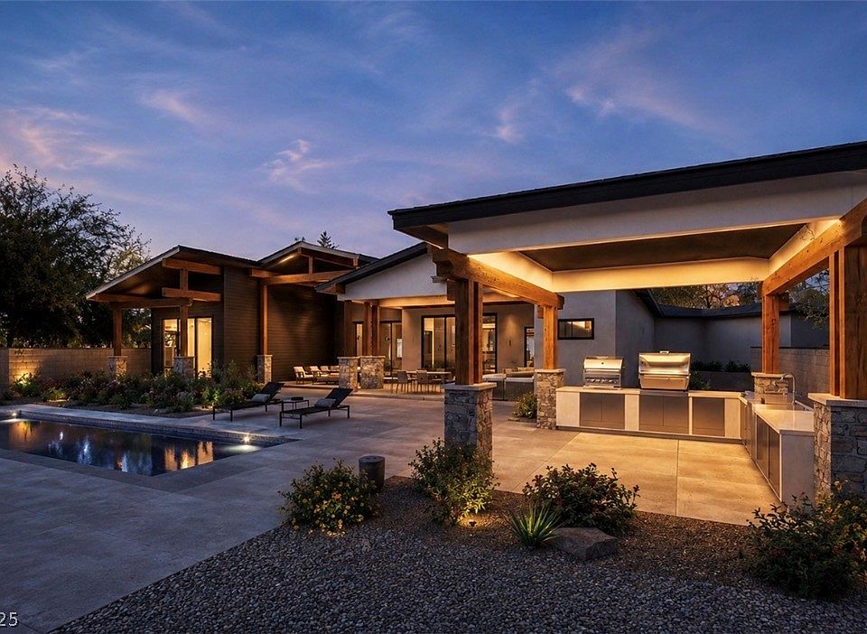 2nd image of 323 Wanda Rd