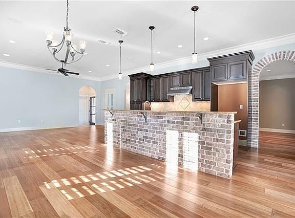 5th image of 146 Fontainbleau Dr