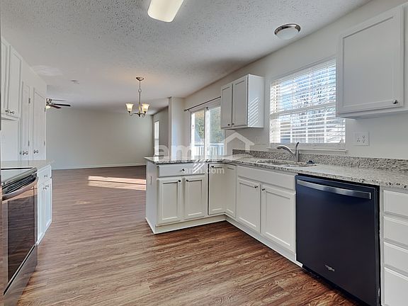 4th image of 922 Whispering Pine Way