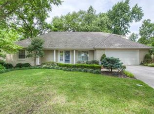 5402 Windsor Ln, Fairway, KS 66205