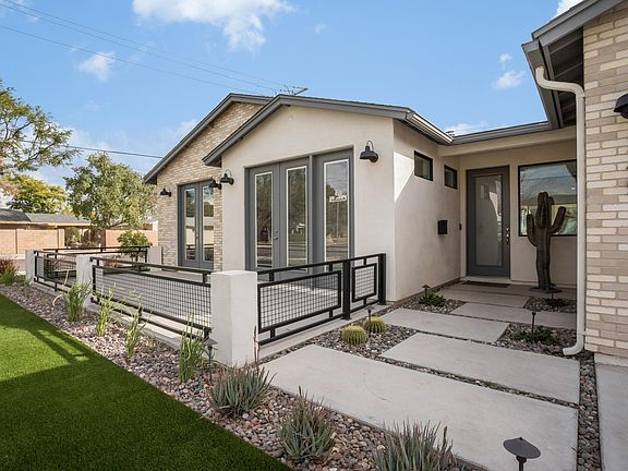 Beautiful Courtyard and Entry