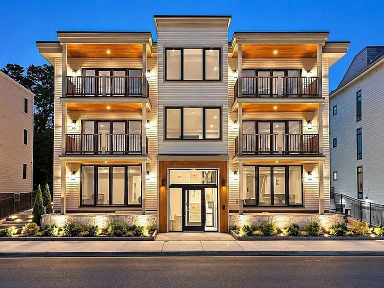 1st image of 804 E 7th St #203