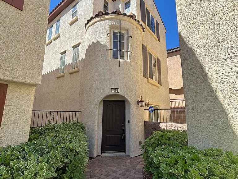 1895 Ardilea St — Photo 22