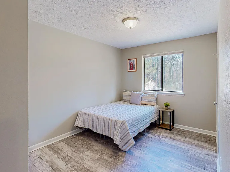 4335 Lincolndale Dr — Photo 4