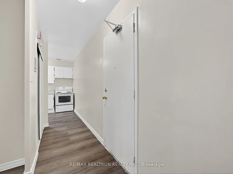 275 Wentworth St W #716 — Photo 20