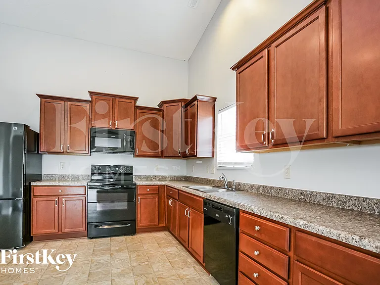1301 Greenbriar Way — Photo 6