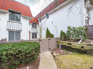 98 Skyline Dr, Coram, NY 11727