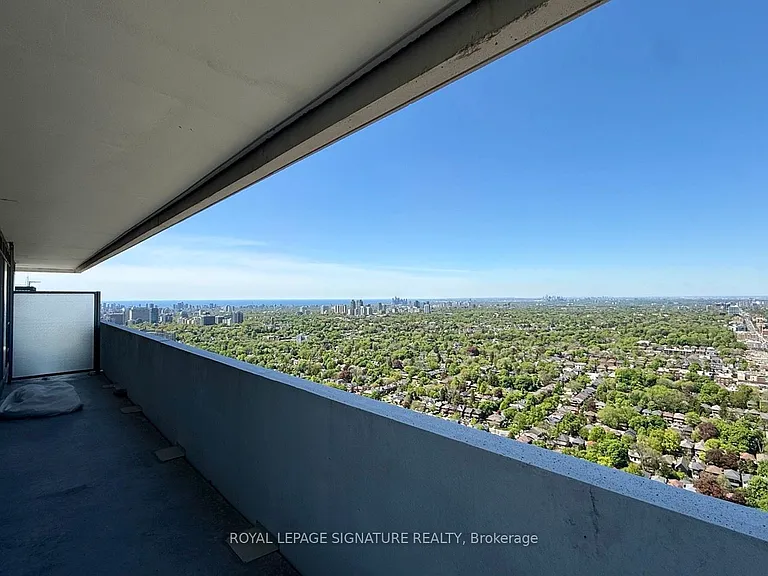 2221 Yonge St #3909 — Photo 23