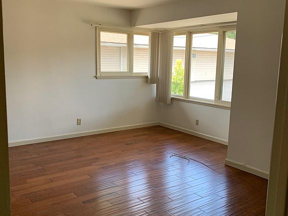 2nd image of 829 W Huntington Dr #835-1/2