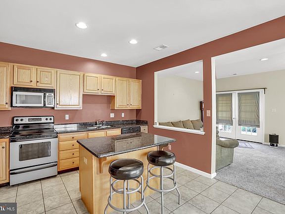 5th image of 216 Meriweather Dr