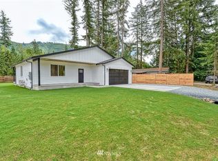 8399 Golden Valley Dr, Maple Falls, WA 98266