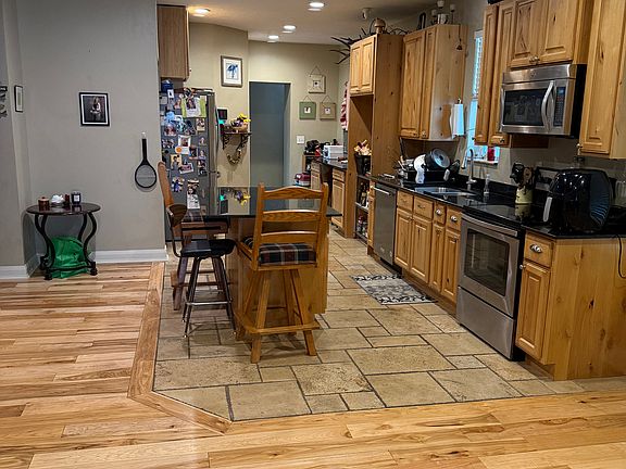 3rd image of 488 W 1st Ave S