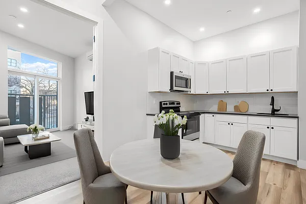 Rented by Reavis | media 28