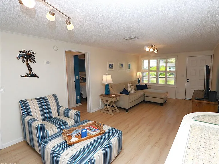 611 Palm Ave #F-30 — Photo 3