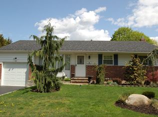 25 Bluegrass Ln, Commack, NY 11725