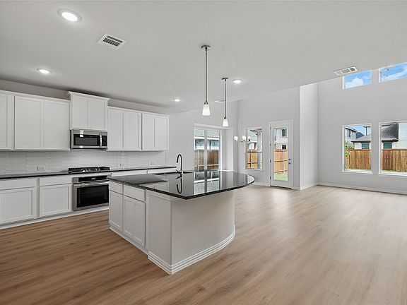 5th image of 905 Schuberts Rd